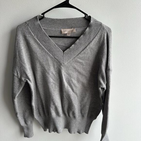 Philosophy Sweaters - PHILOSOPHY Women’s Sweater GRAY Size Medium V Neck